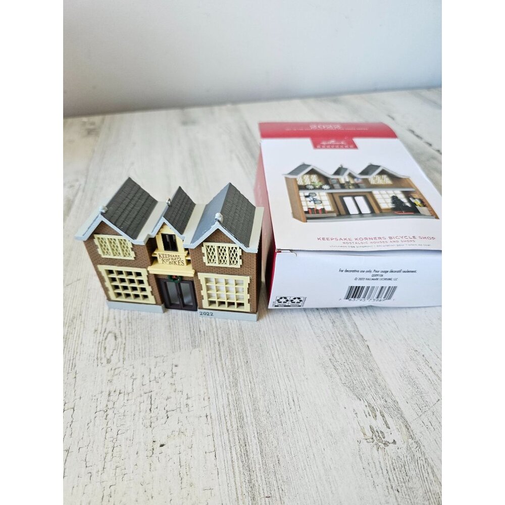 Hallmark 2022 39th nostalgic House corners bicycle shop building series new Xmas